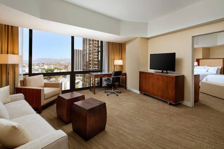 Room 10 of 90