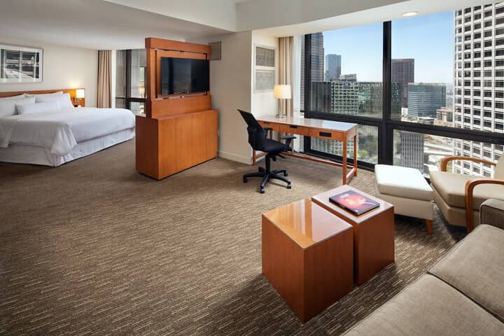 Room 8 of 90